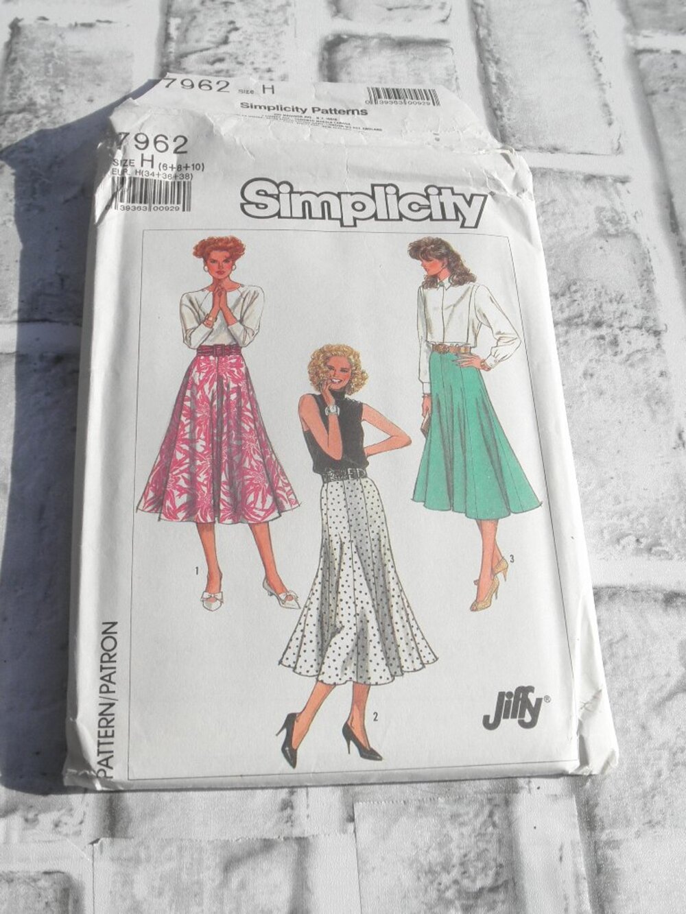 #7962, SIMPLICITY UNCUT SEWING PATTERN MISSES SKIRT (SIZE 6-8-10)